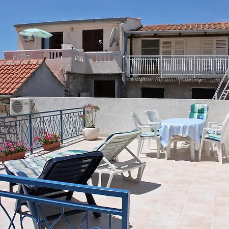 Apartment By The Sea Jezera, Murter - 5057 *