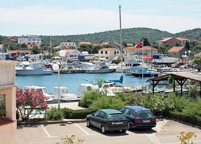 Apartment By The Sea Jezera, Murter - 5057 *