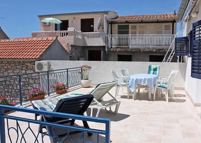 Apartment By The Sea Jezera, Murter - 5057 *